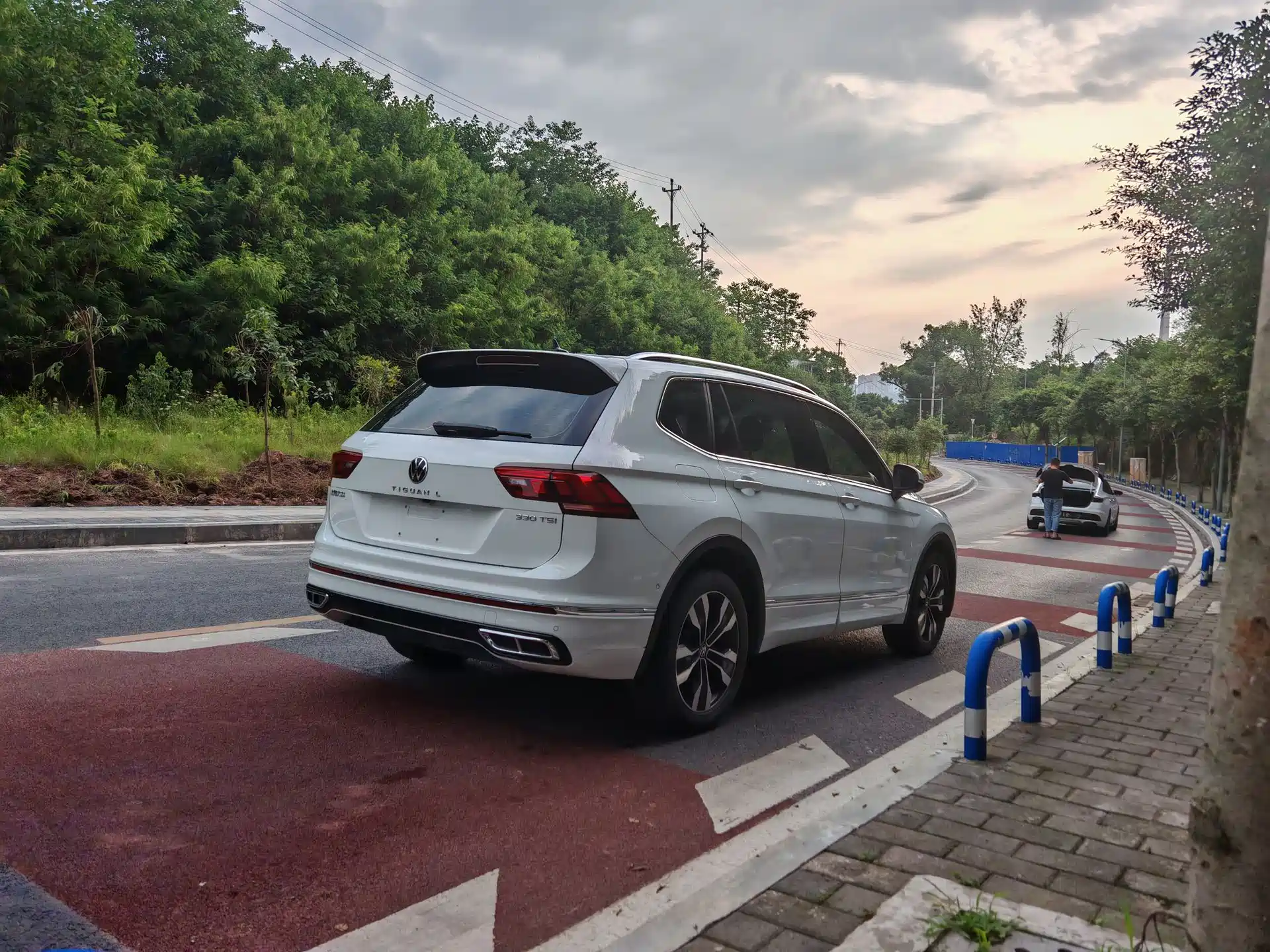 Фото 9 - Volkswagen Tiguan L