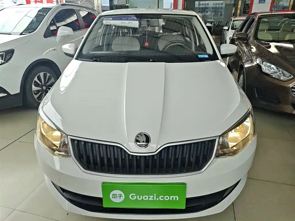 Škoda Fabia 2017 1.4L Auto Car Enjoy Edition фото 3