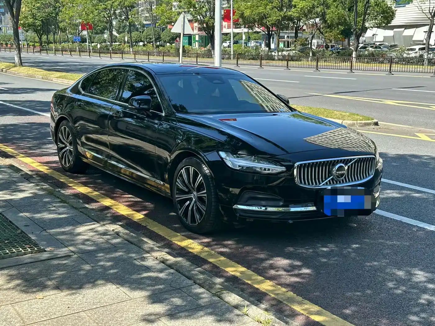 Photo 3 - Volvo S90