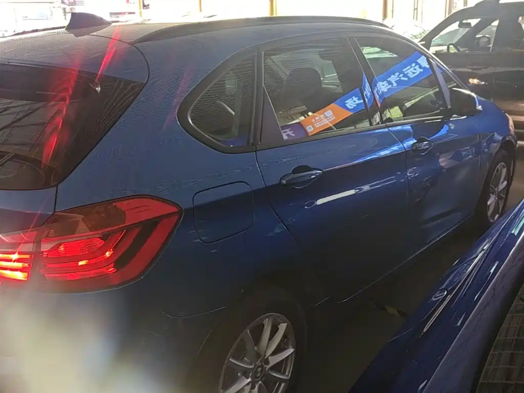 BMW 2 Series Touring 2018 218i Sport Line фото 7