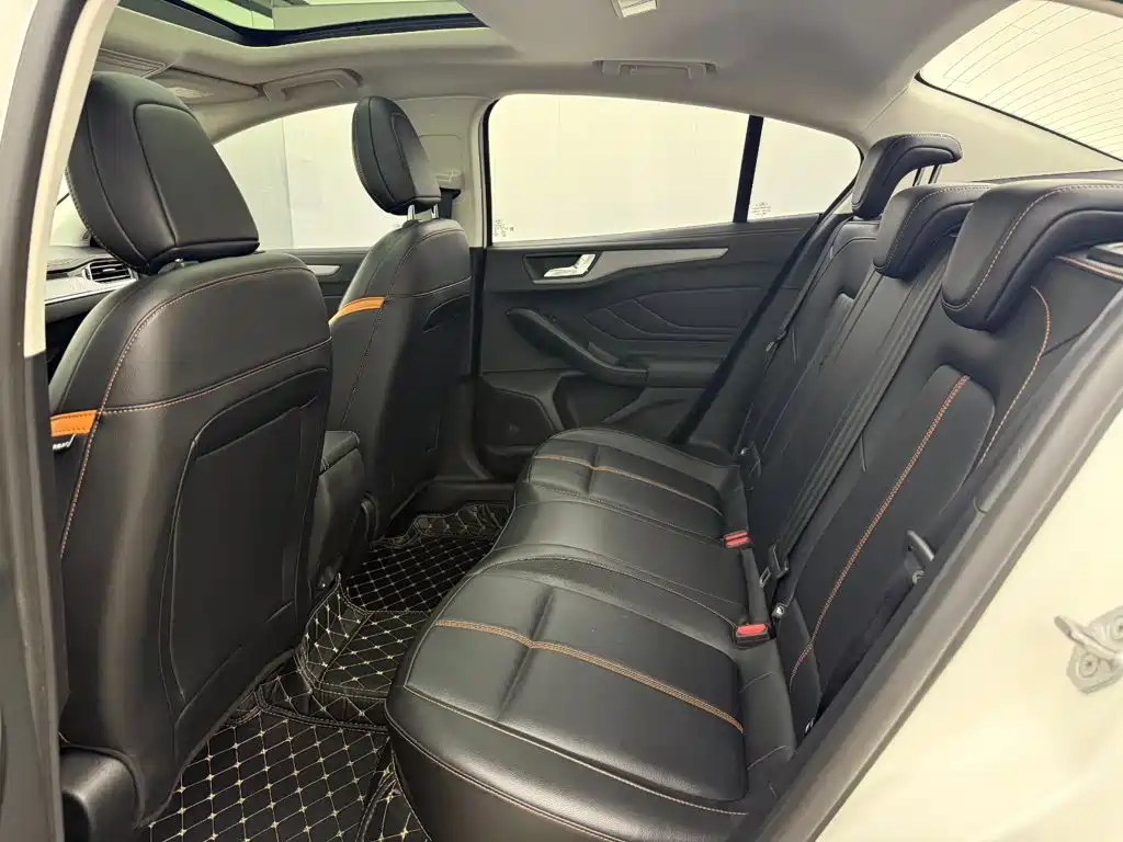 Ford Focus 2023 2022 Sedan EcoBoost 180 Auto Speed Edition