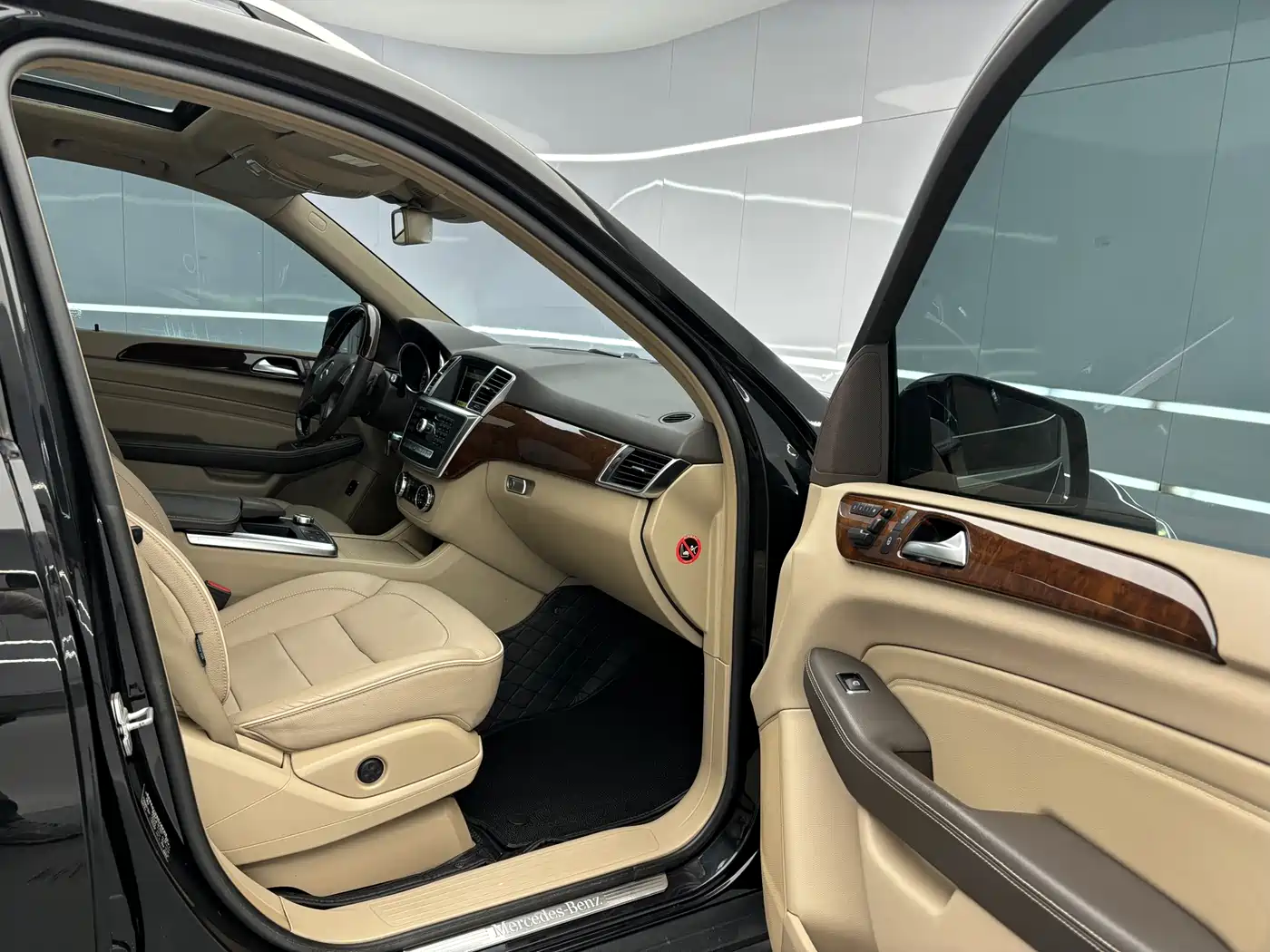 Mercedes-Benz M-Class 2012 Model ML 350 Luxury фото 16