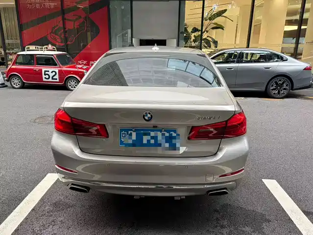 BMW 5 Series 2019 525Li Luxury Package — фото 3