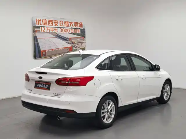 Ford Focus 2017 Sedan EcoBoost 180 Automatic Elite — фото 2