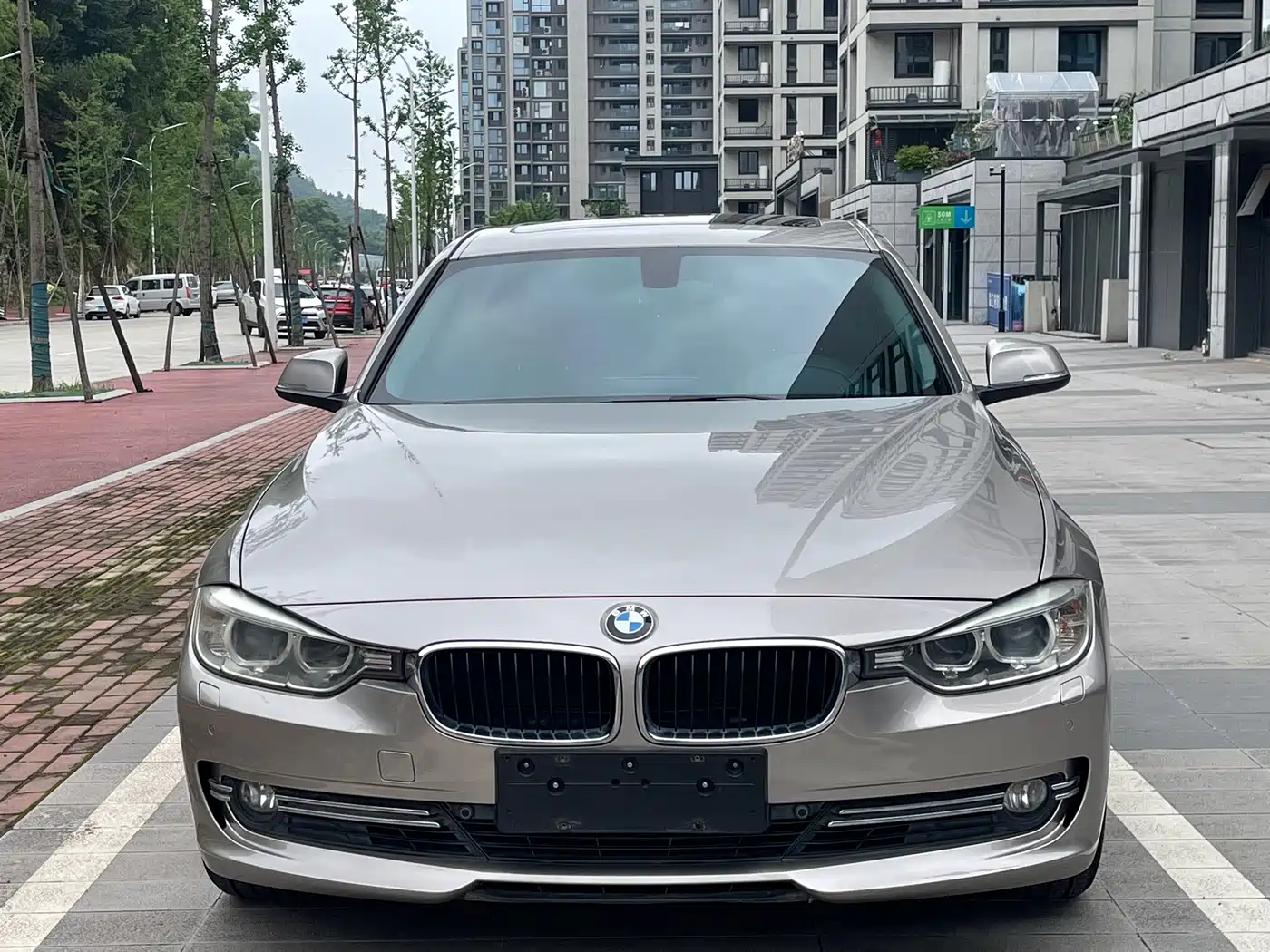 Photo 2 - BMW 3 Series