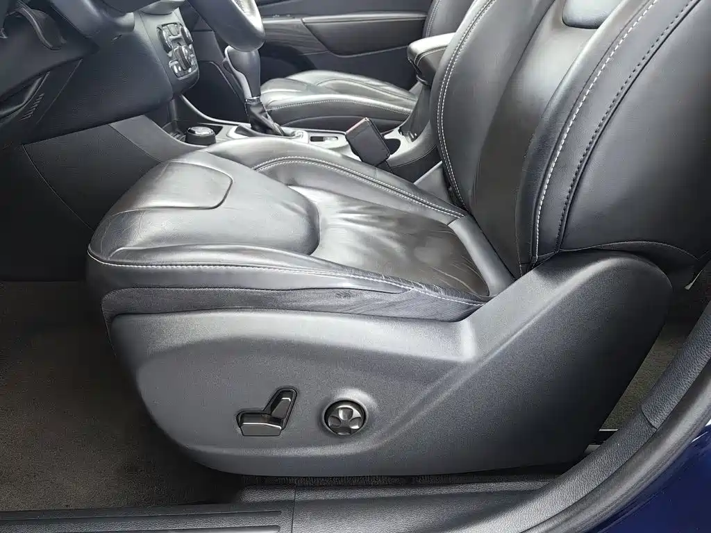 Фото 20 - Jeep Cherokee