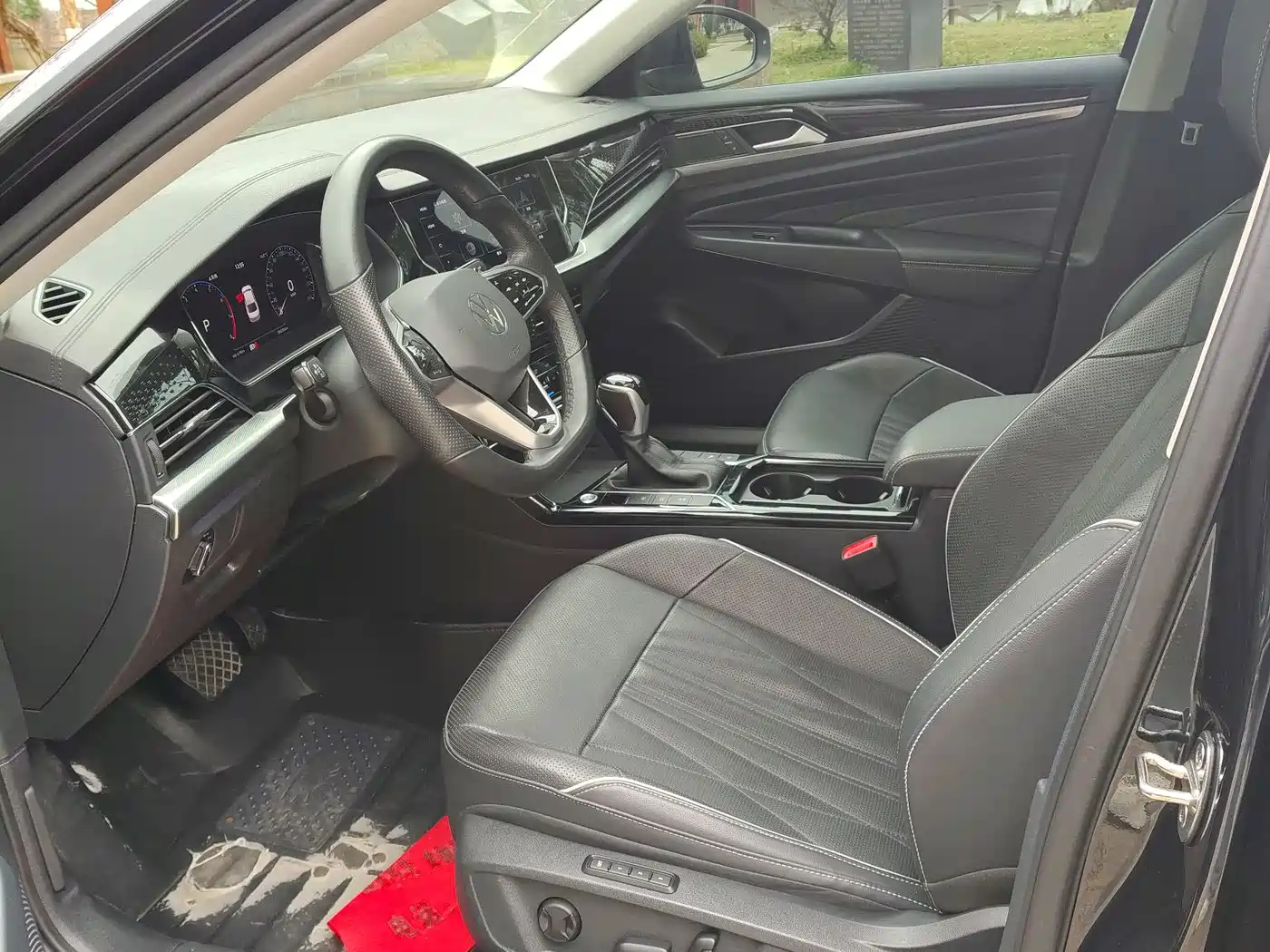 Volkswagen Passat 2022 330TSI Starlight Luxury Edition фото 10