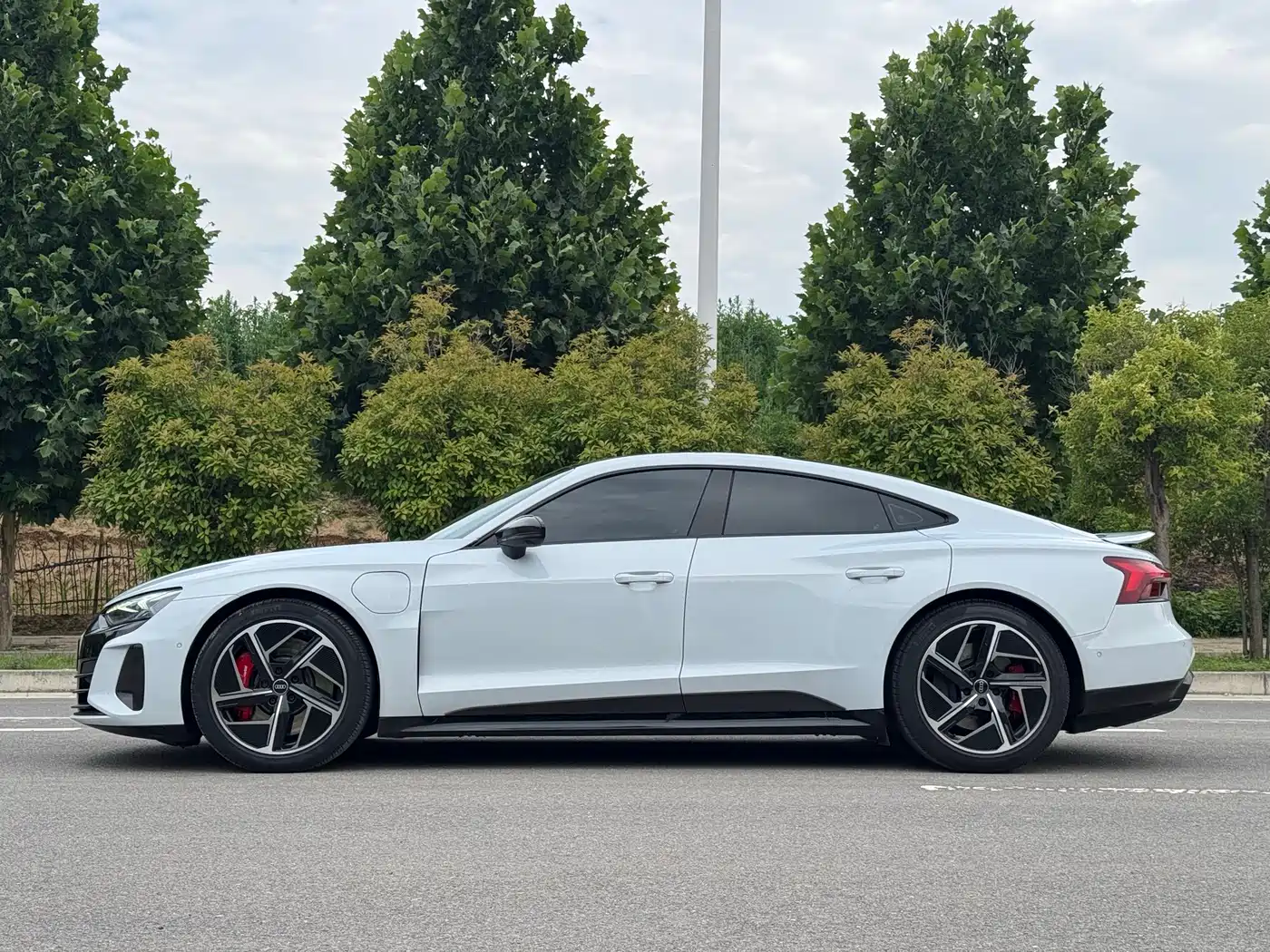 Audi RS e-tron GT 2023 Base Model фото 3
