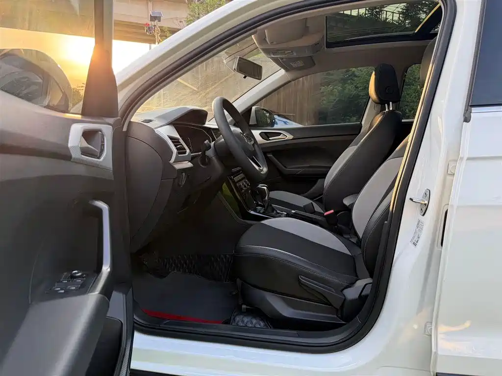 Volkswagen Tanying 2021 1.5L Automatic Smart Connect Edition фото 8