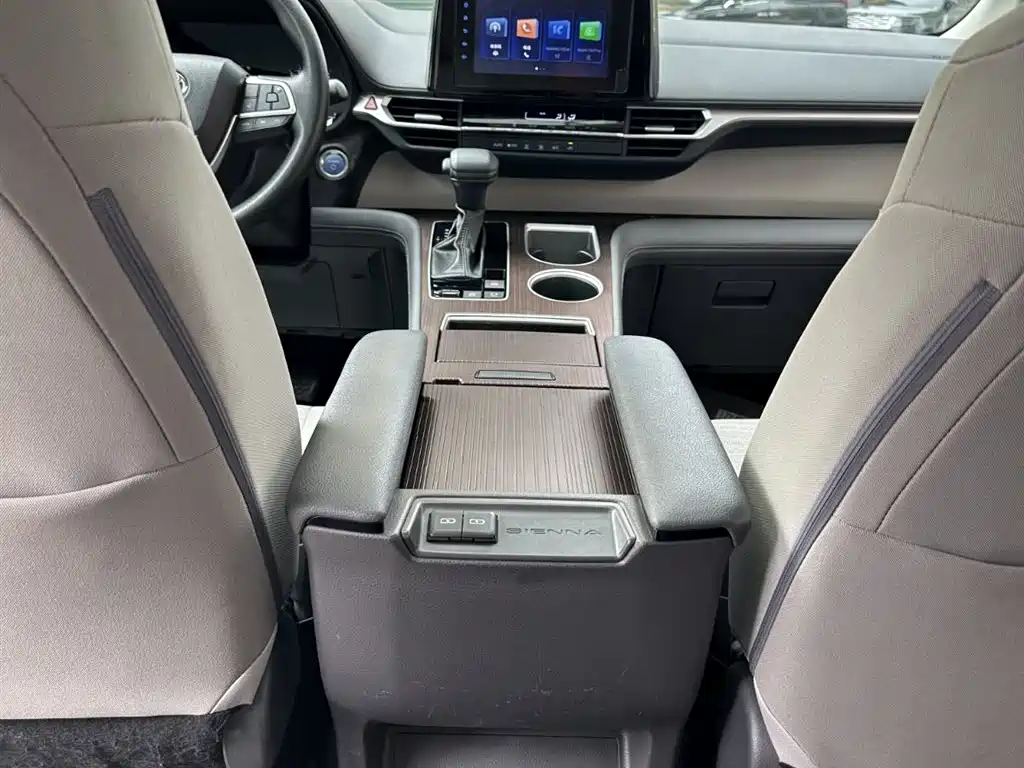 Toyota Sienna 2021 2.5L Hybrid Comfort Edition фото 13