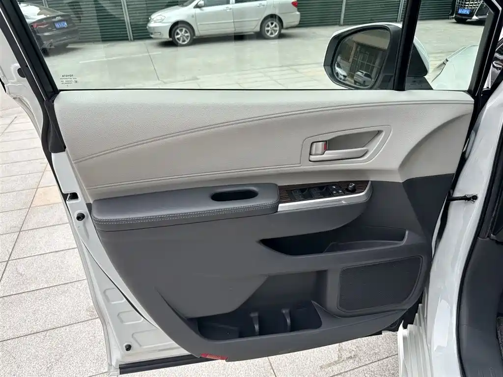 Toyota Sienna 2021 2.5L Hybrid Comfort Edition фото 16