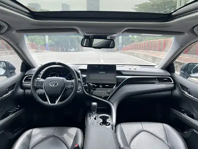 Toyota Camry 2023 2.5G Luxury Edition — фото 5
