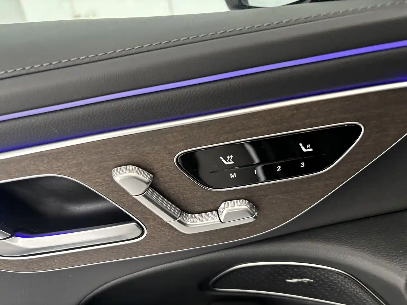 Mercedes-Benz E-Class New Energy 2024 E 350 e L Plug-in Hybrid Sedan фото 11