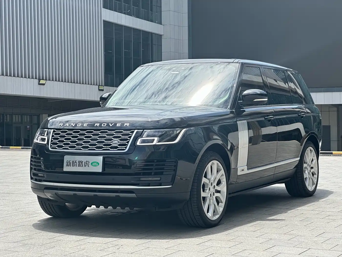 Land Rover Range Rover 2022 3.0 L6 400PS Heritage Extended Classic Edition