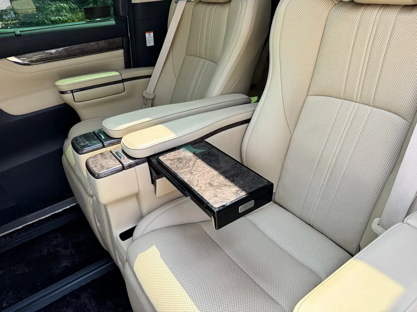 Toyota Alphard 2021 Hybrid 2.5L Premium фото 10