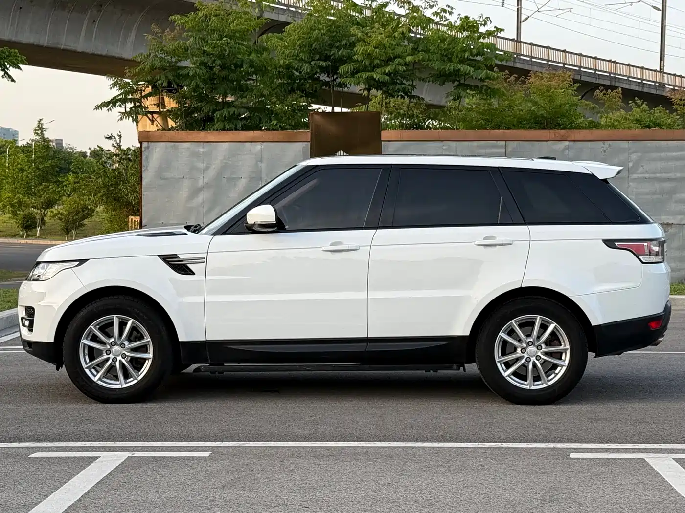 Land Rover Range Rover Sport 2016 Model 3.0 SC V6 SE фото 7