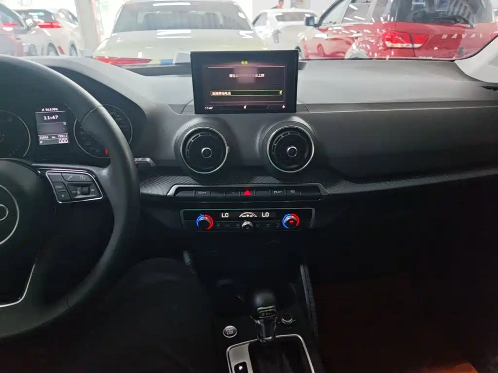 Фото 10 - Audi Q2L