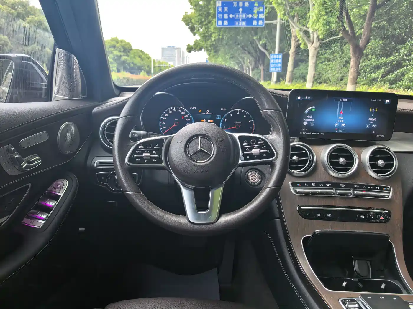 Mercedes-Benz GLC 2022 Facelift GLC 260 L 4MATIC Luxury Model фото 11