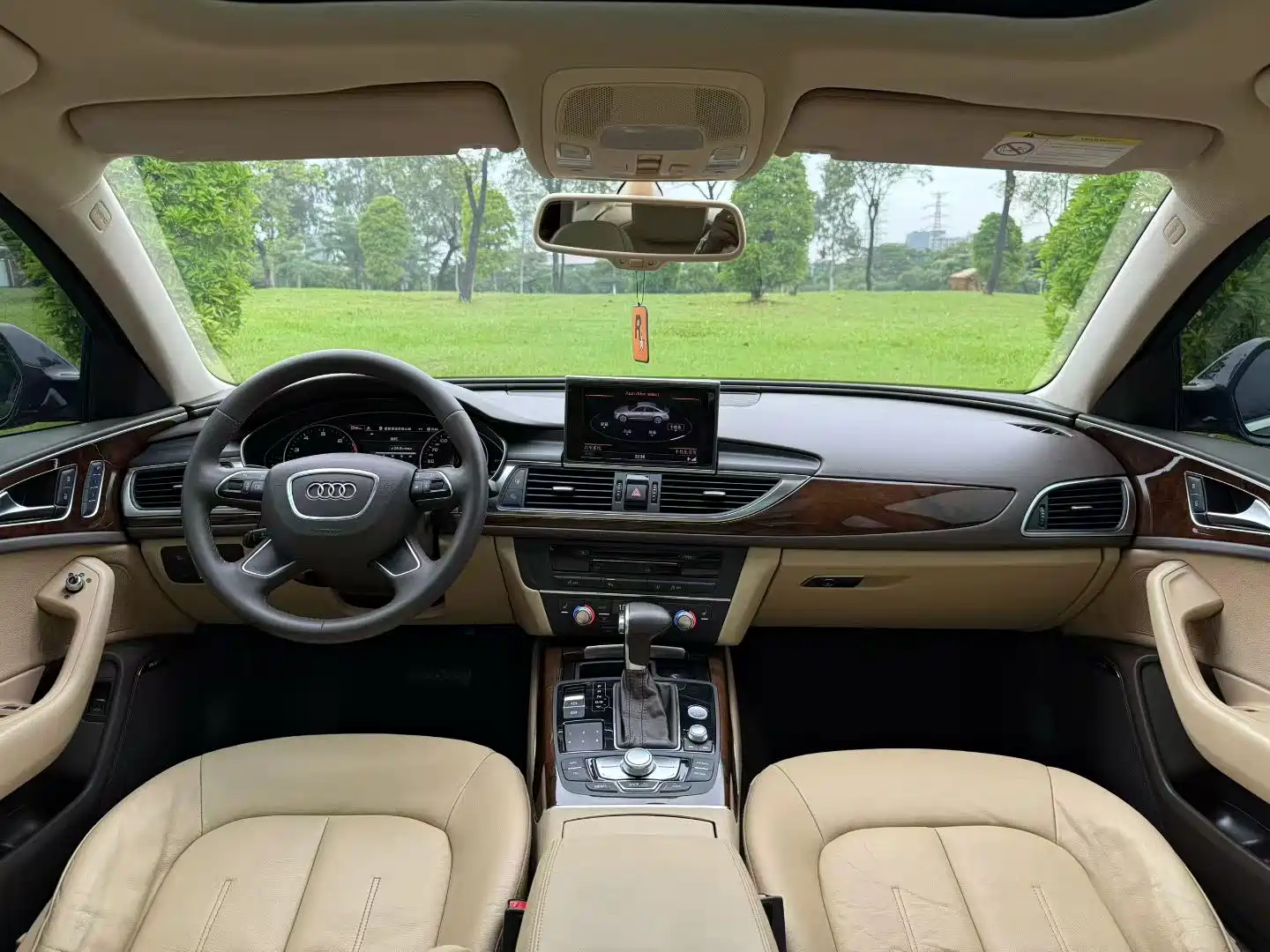 Фото 7 - Audi A6L
