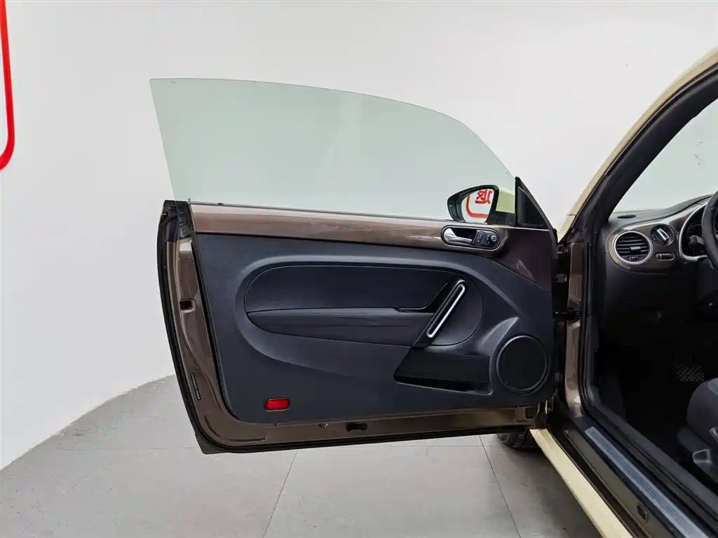 Volkswagen Beetle 2014 1.4TSI Fashion Edition фото 14