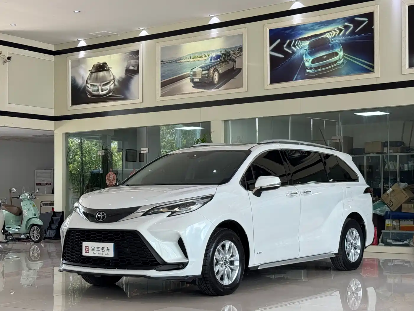Toyota Granvia 2024 2.5L Hybrid Comfort