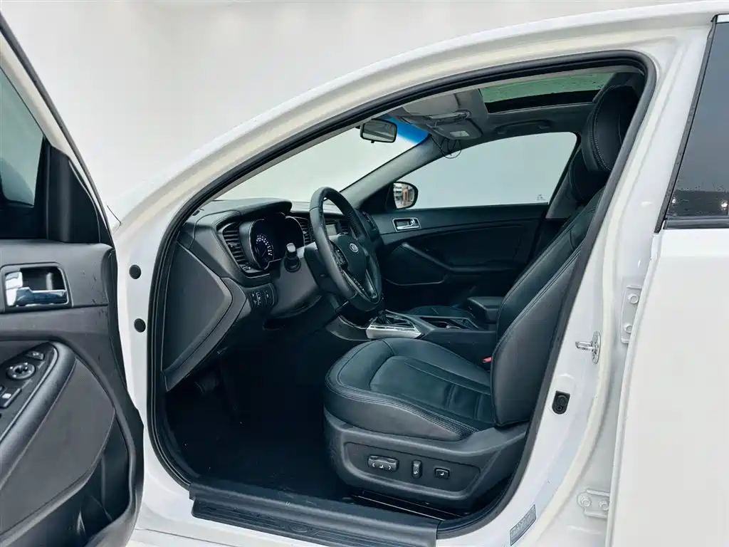 Kia K5 2011 2.0L Automatic DLX фото 13