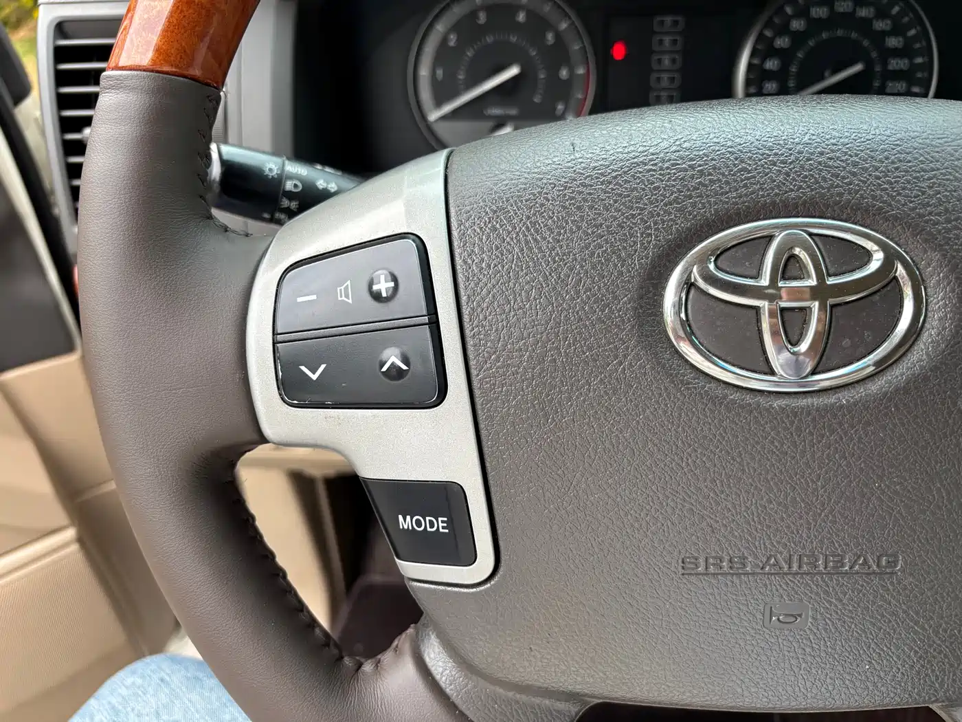 Toyota Land Cruiser (Import) 2015 4.0L V6 Middle East Limited Edition фото 17