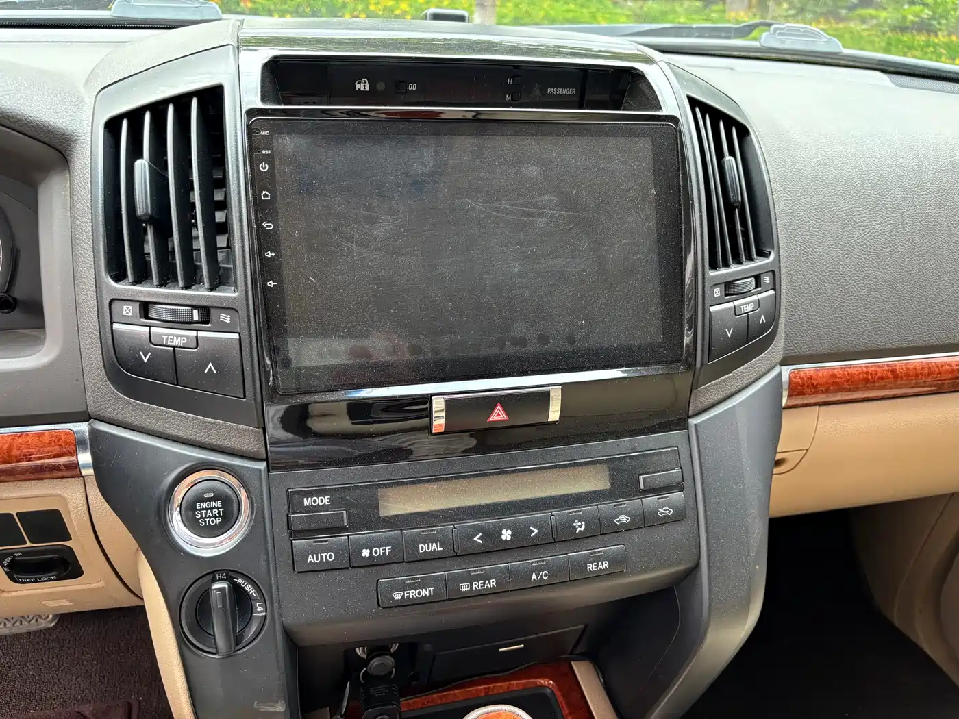 Toyota Land Cruiser (Import) 2015 4.0L V6 Middle East Limited Edition фото 14