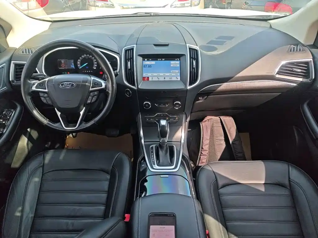 Фото 10 - Ford Edge