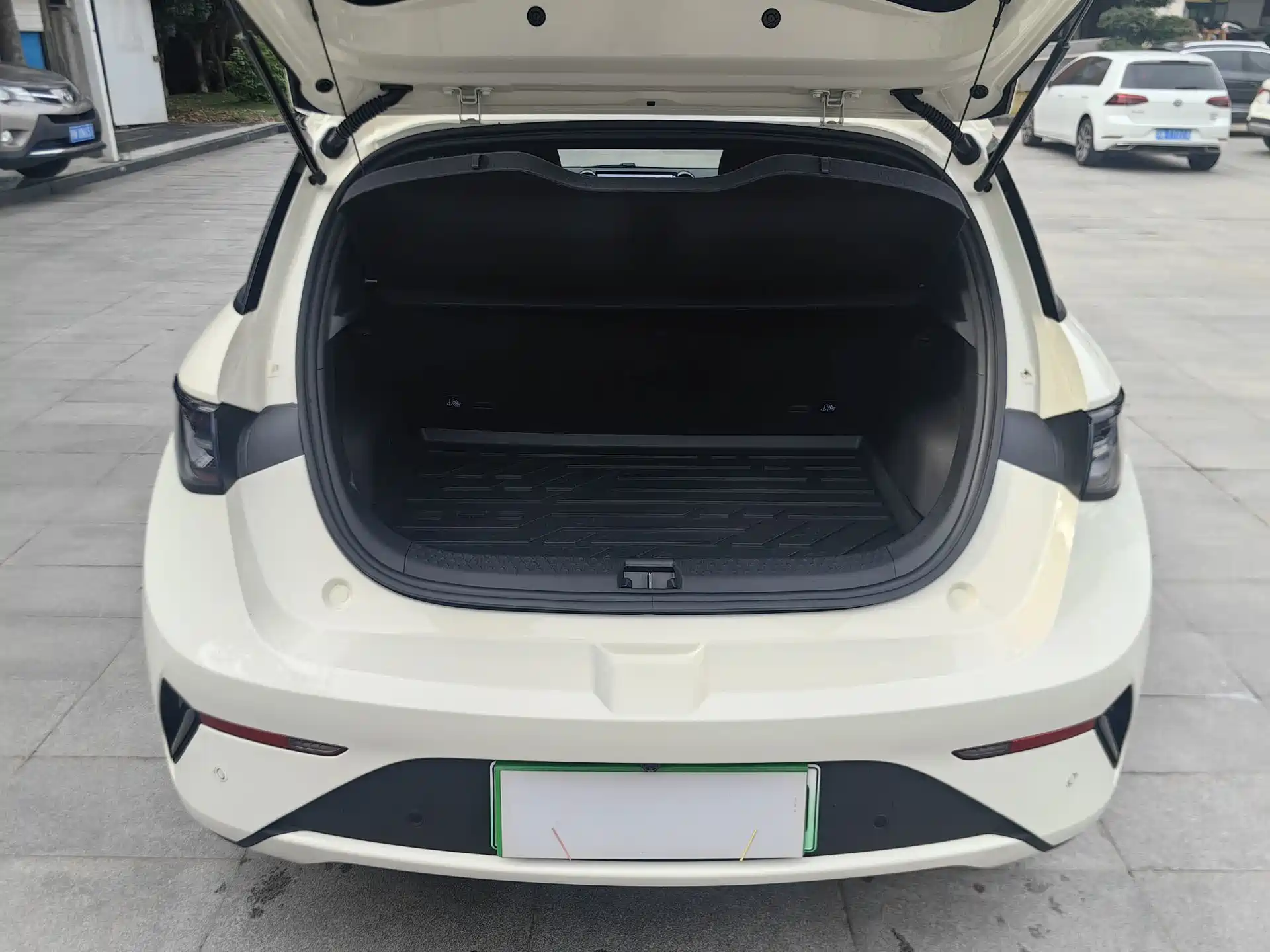 Photo 8 - BYD Dolphin