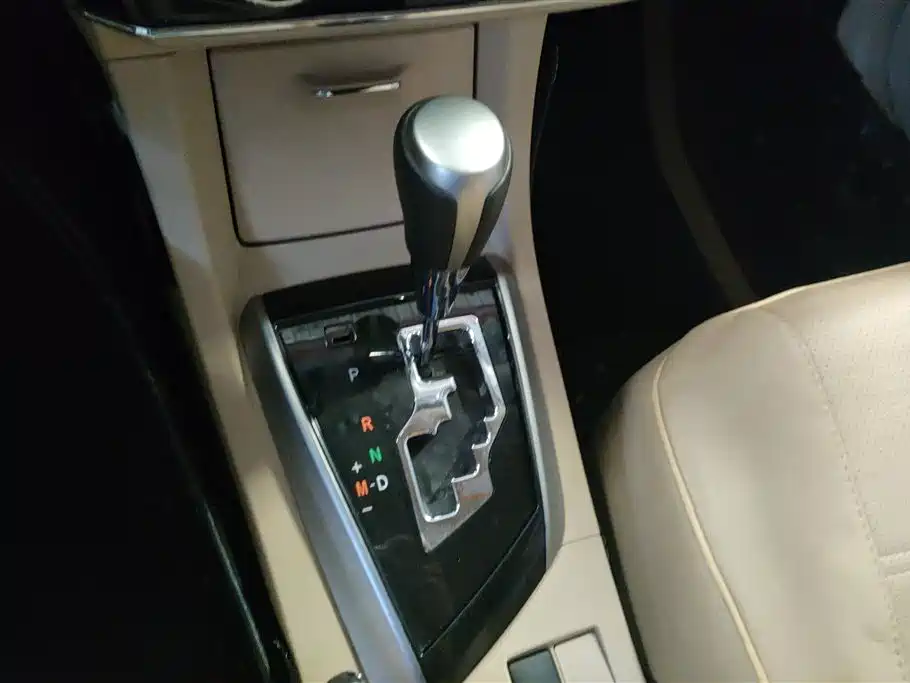 Toyota Corolla 2014 1.6L CVT GL фото 16