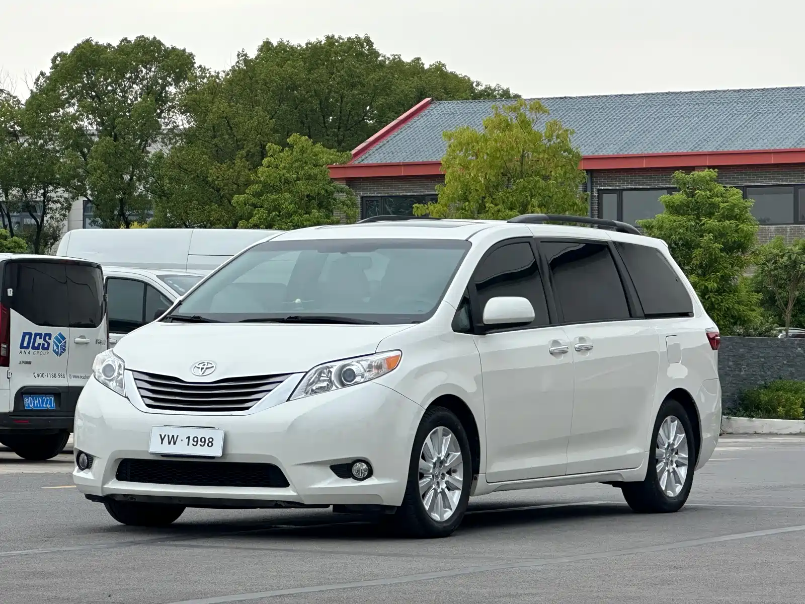 Photo 1 - Toyota Sienna