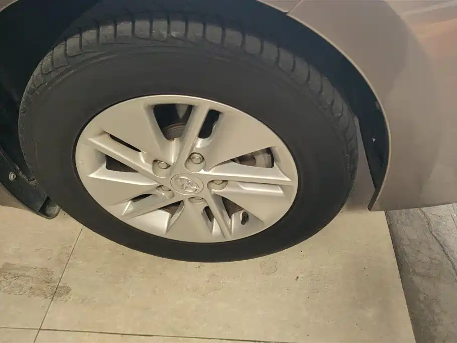 Toyota Corolla 2014 1.6L CVT GL фото 6
