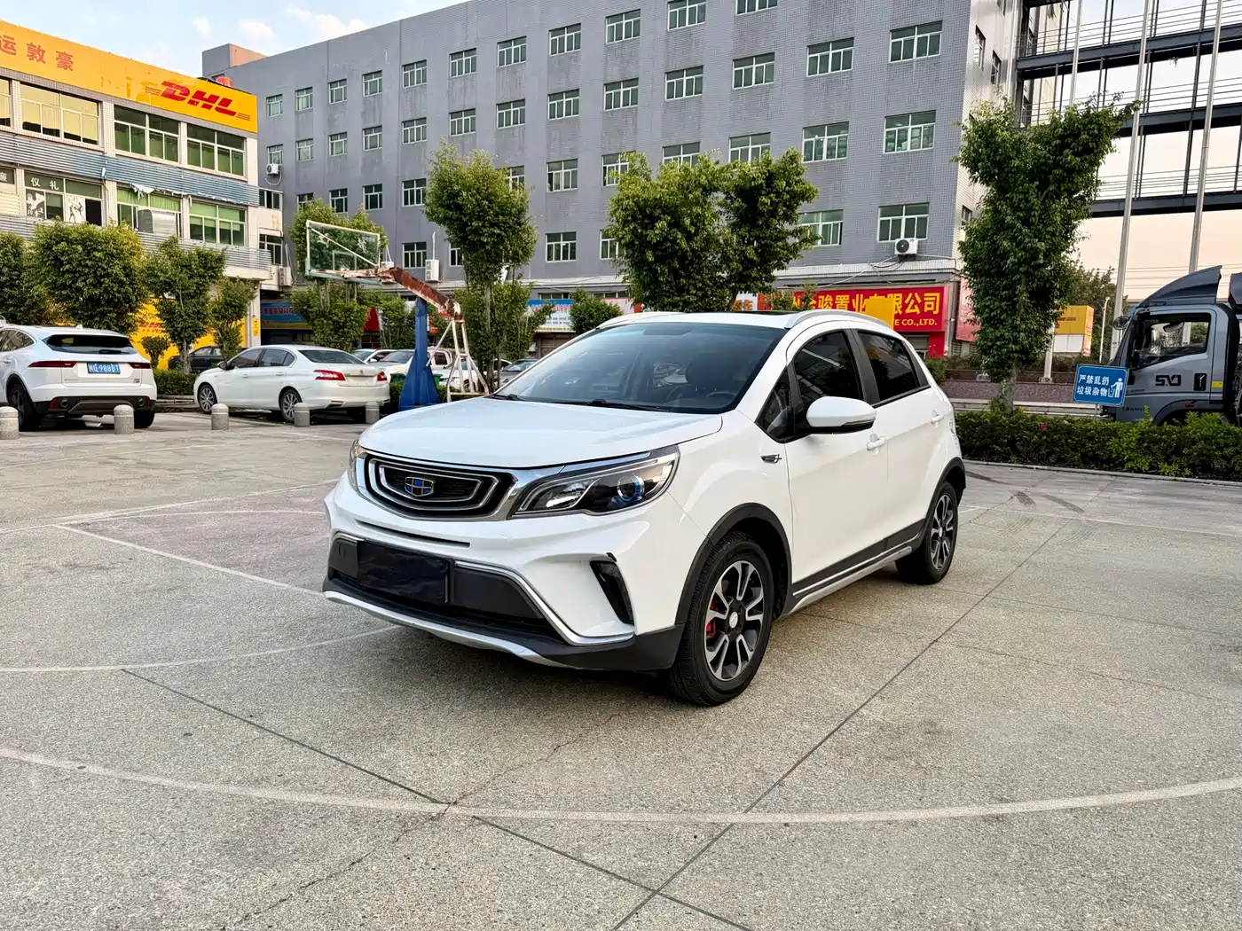 Фото 1 - Geely Vision X3