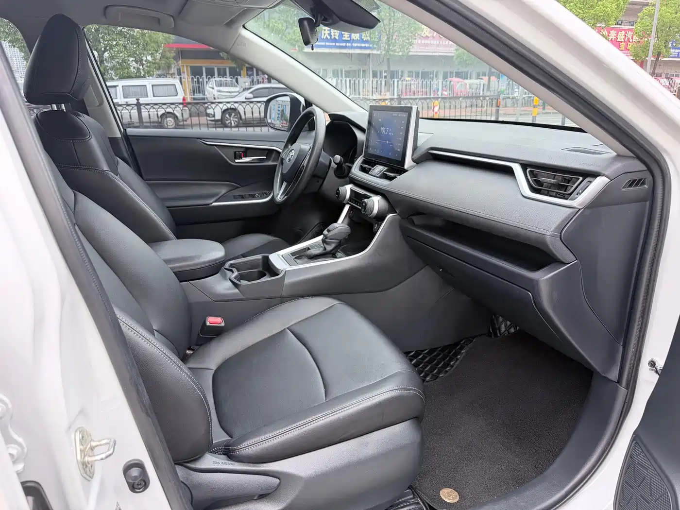 Toyota RAV4 Rongfang 2023 2.0L CVT 2WD Fashion Edition фото 9