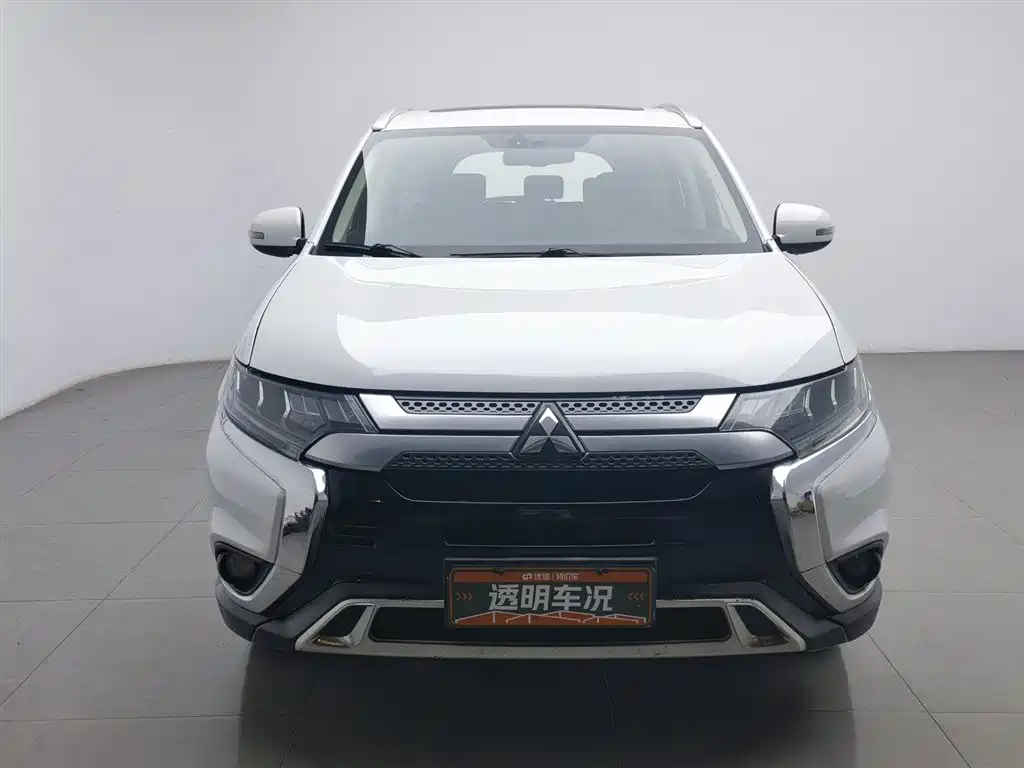 Mitsubishi Outlander 2019 2.4L 4WD Deluxe Edition 5-Seater China VI фото 3