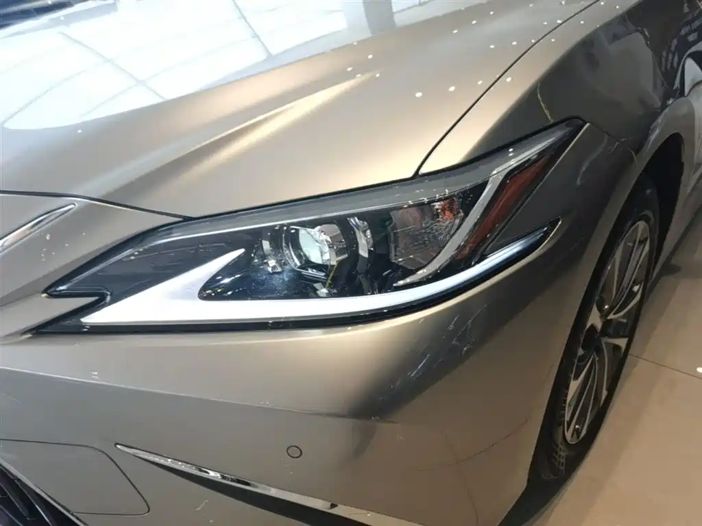 Lexus ES 2021 200 Excellence Edition фото 24