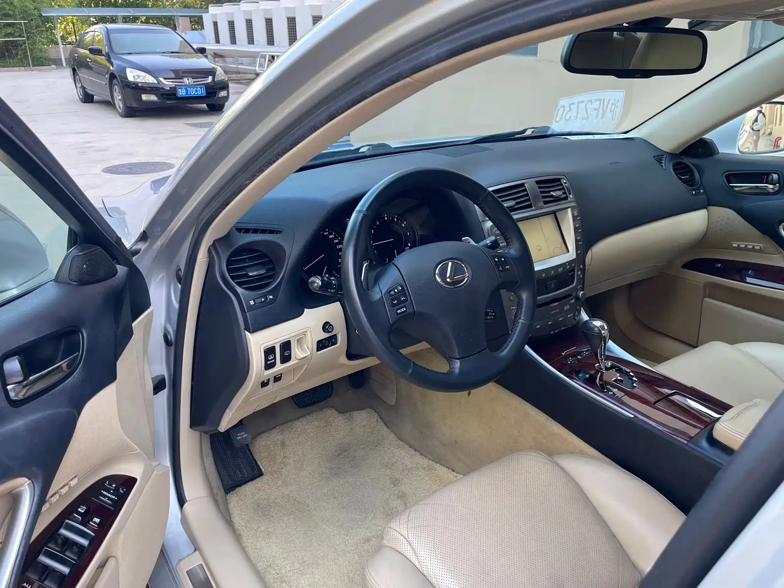 Фото 8 - Lexus IS