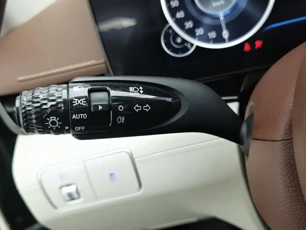 Hyundai Mistra 2021 2021 1.8L CVT LUX Premium