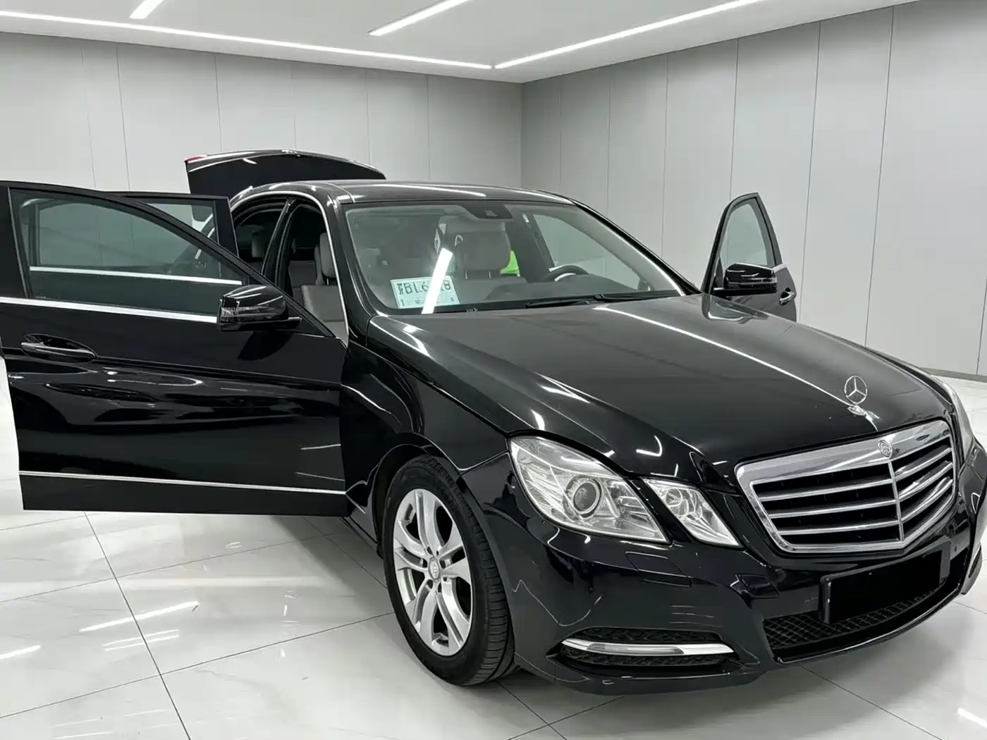 Mercedes-Benz E-Class 2012 E 300 L Fashion фото 5