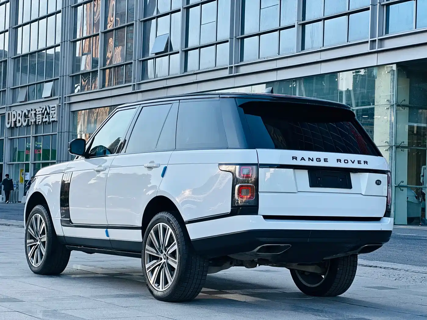 Land Rover Range Rover 2023 2022 3.0 L6 360PS Golden Age Edition