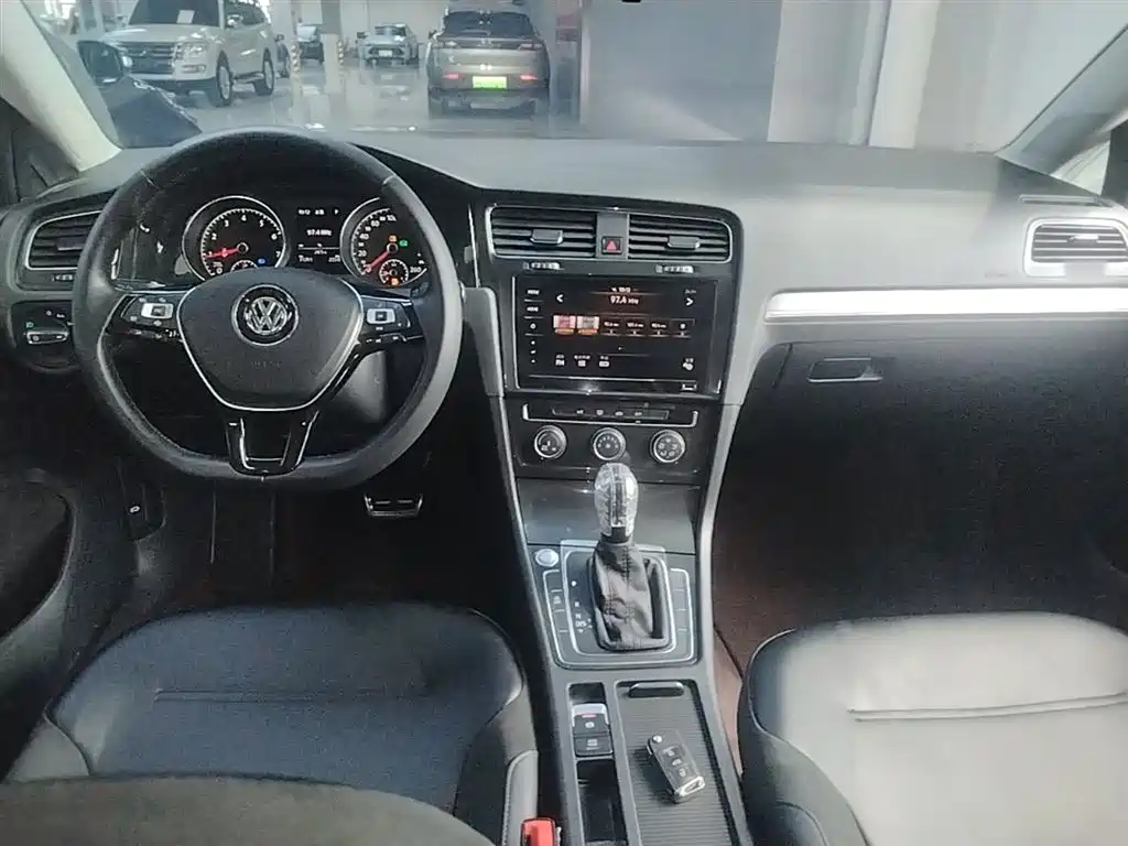 Volkswagen Golf 2020 Beloved Edition 280TSI DSG Comfort фото 10