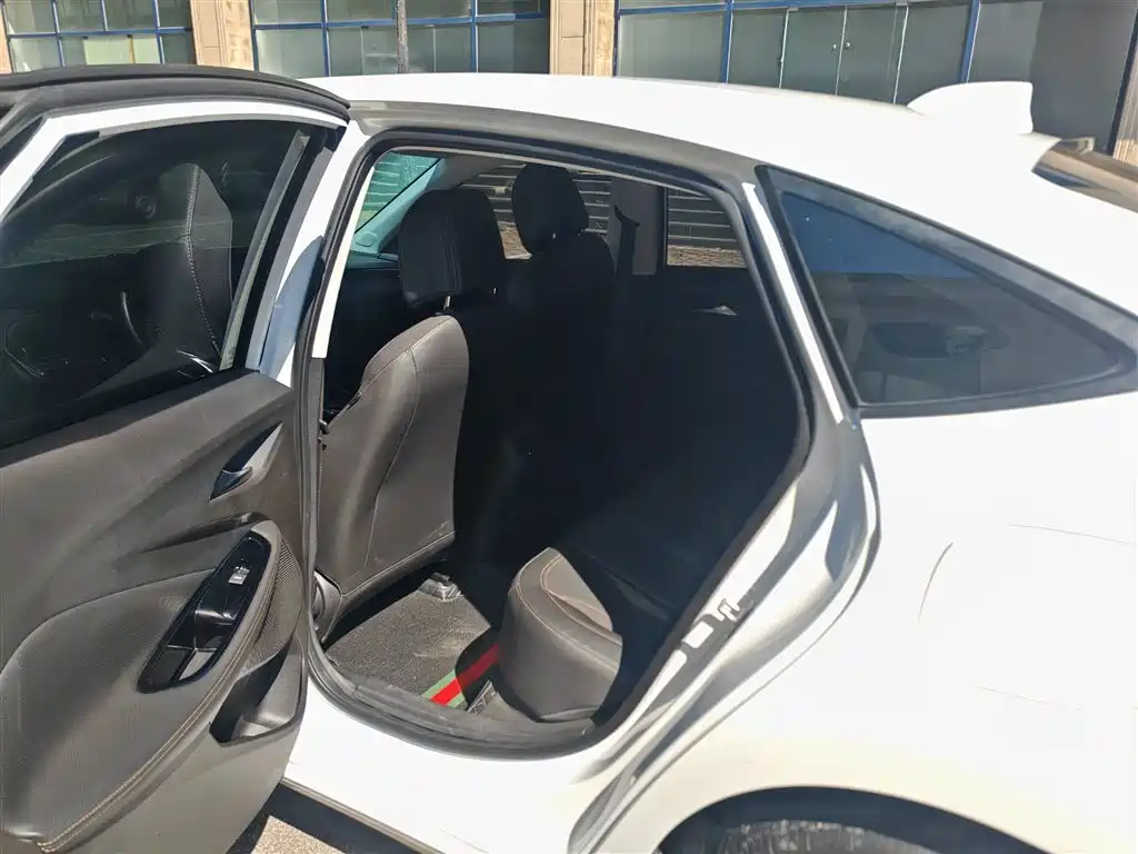 Photo 14 - Buick Verano