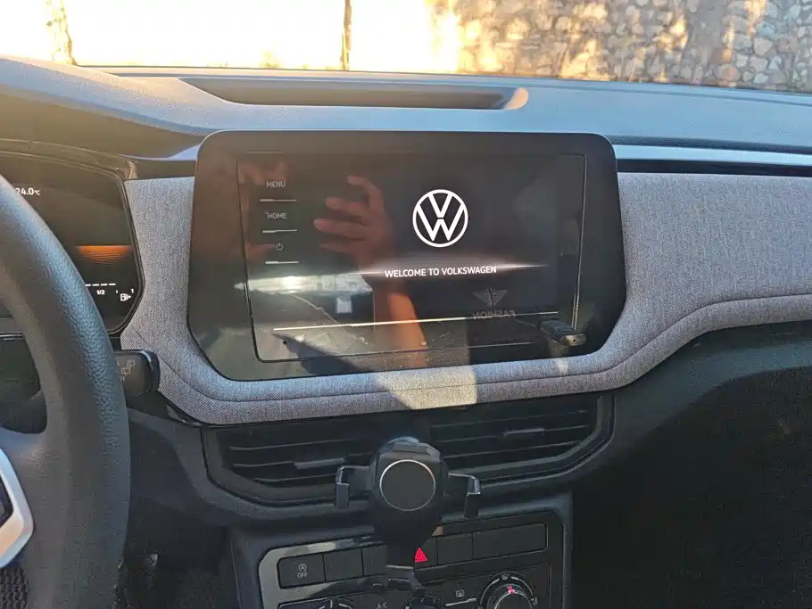صورة 13 - Volkswagen Tharu