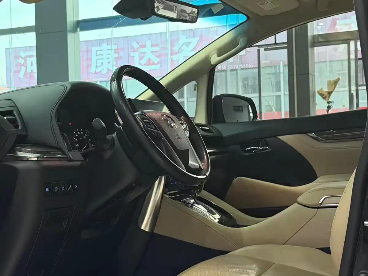 Toyota Vellfire 2021 Crown Hybrid 2.5L HV Premium Edition фото 3