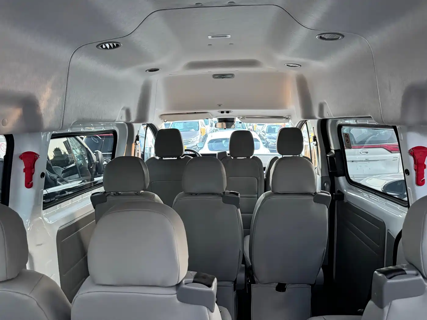 Ford Transit 2023 2023 2.0T Petrol Auto Business Travel Mid-Axis Mid-Roof 10/11/12-seater