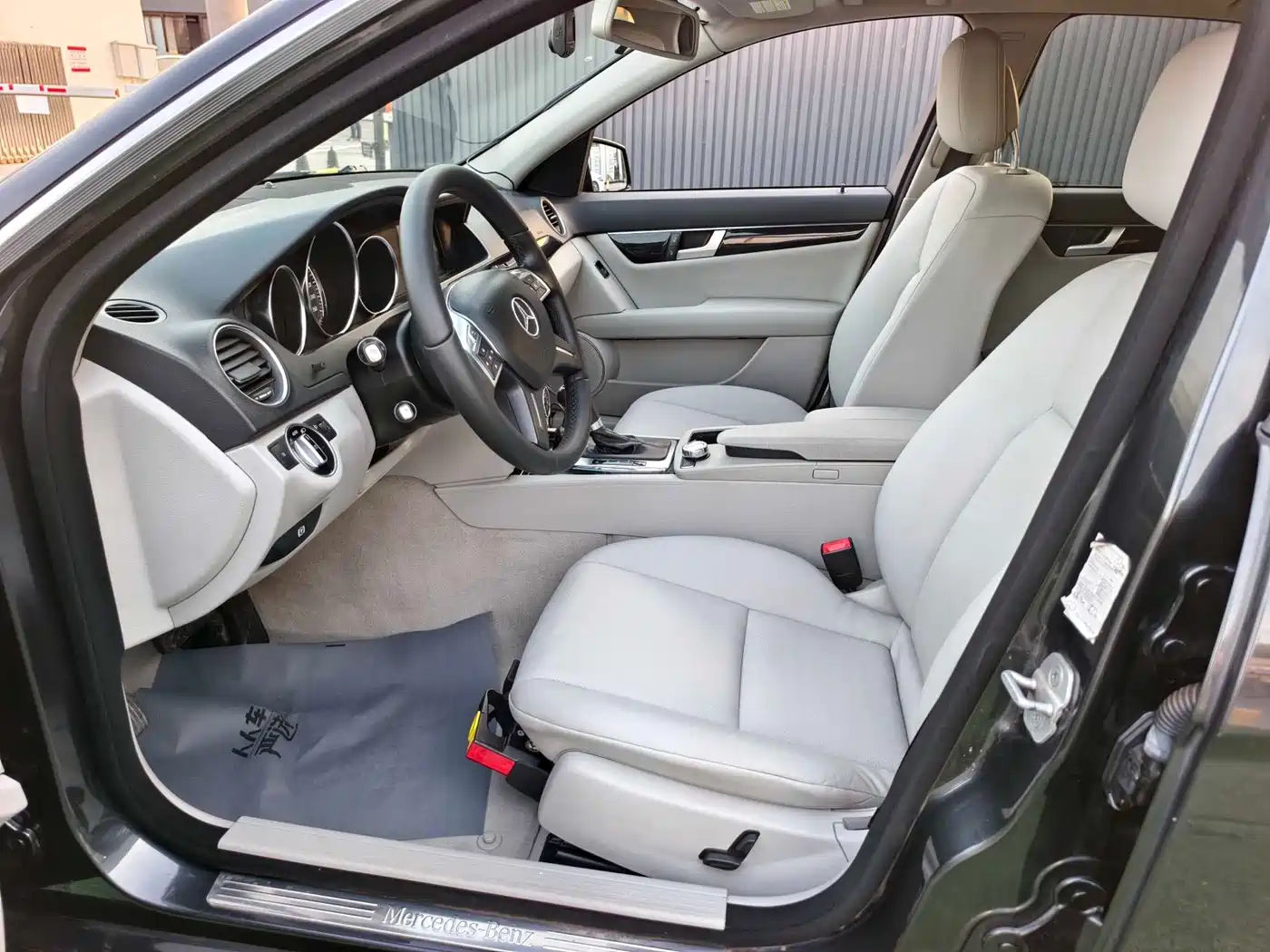 Mercedes-Benz C-Class 2013 Model C 180 CGI Classic фото 11