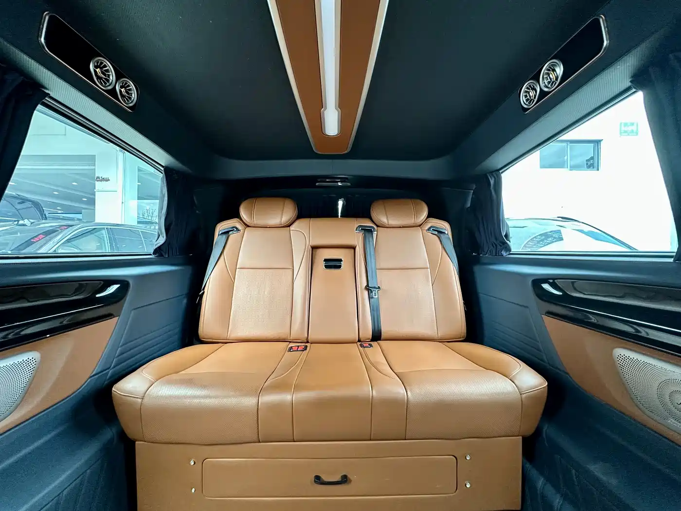 Mercedes-Benz Vito 2023 2.0T Business 7-Seater фото 17