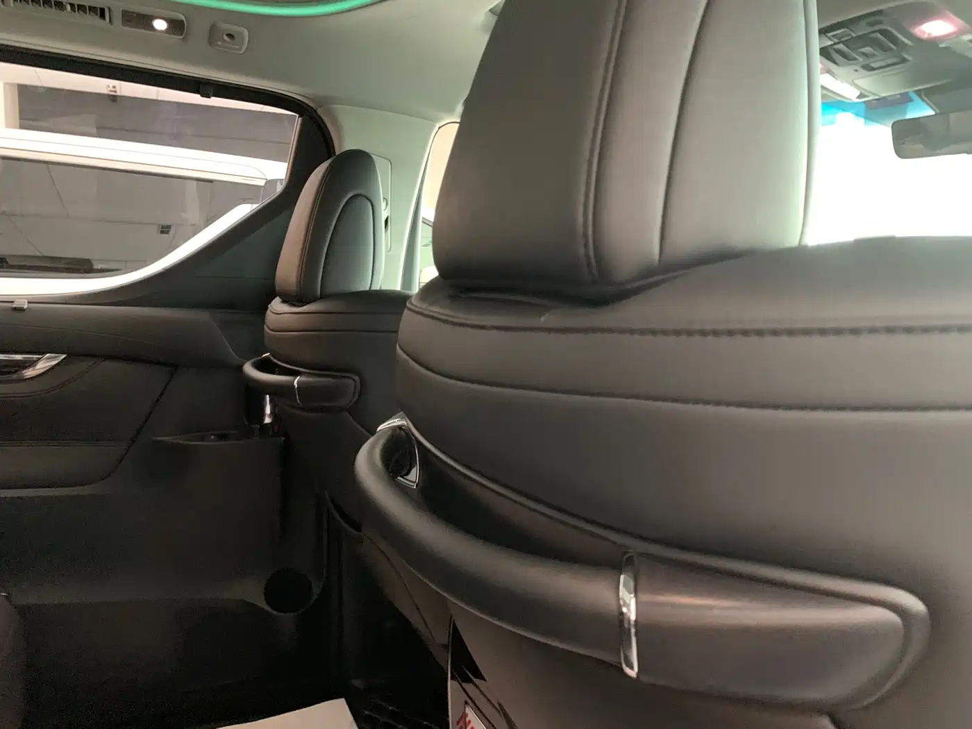 Toyota Alphard 2019 Hybrid 2.5L Premium Edition фото 3