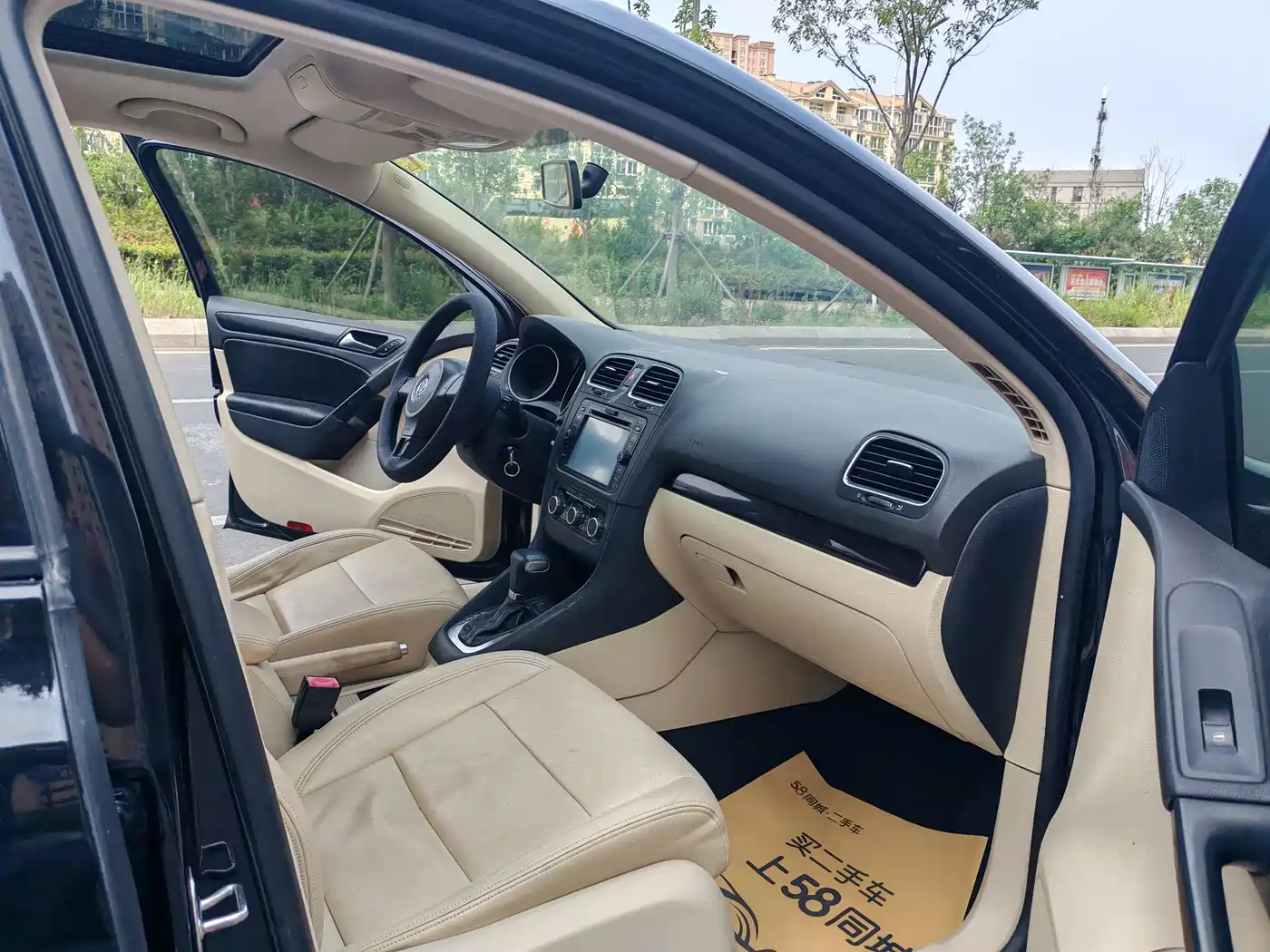 Volkswagen Golf 2010 2010 1.6 Auto Luxury
